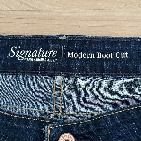 NWT Gorgeous Levi's Signature Sz 22 Modern Boot Cut Jeans Dark Blue Denim - Picture 6 of 16